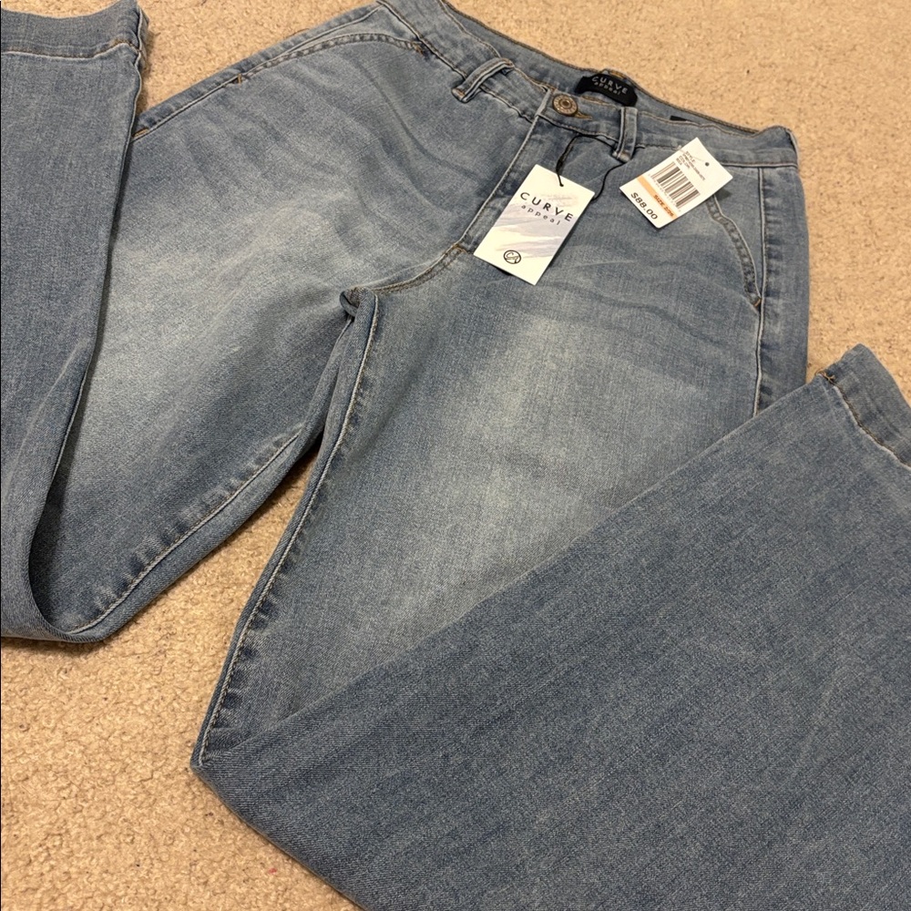 Curve Light Wash Wide Leg Jeans - Picture 2 of 6